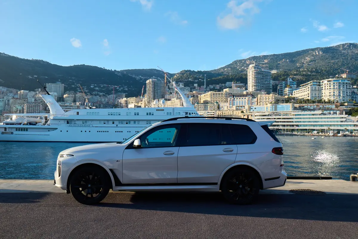 BMW X7 40d M 2024, extérieur — Nice Super Car Rental, Nice