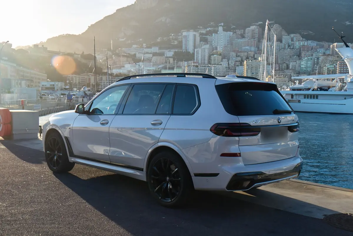 BMW X7 40d M 2024, vue avant — Nice Super Car Rental, Nice