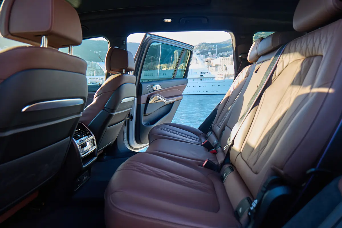 BMW X7 40d M 2024, vue arrière — Nice Super Car Rental, Nice