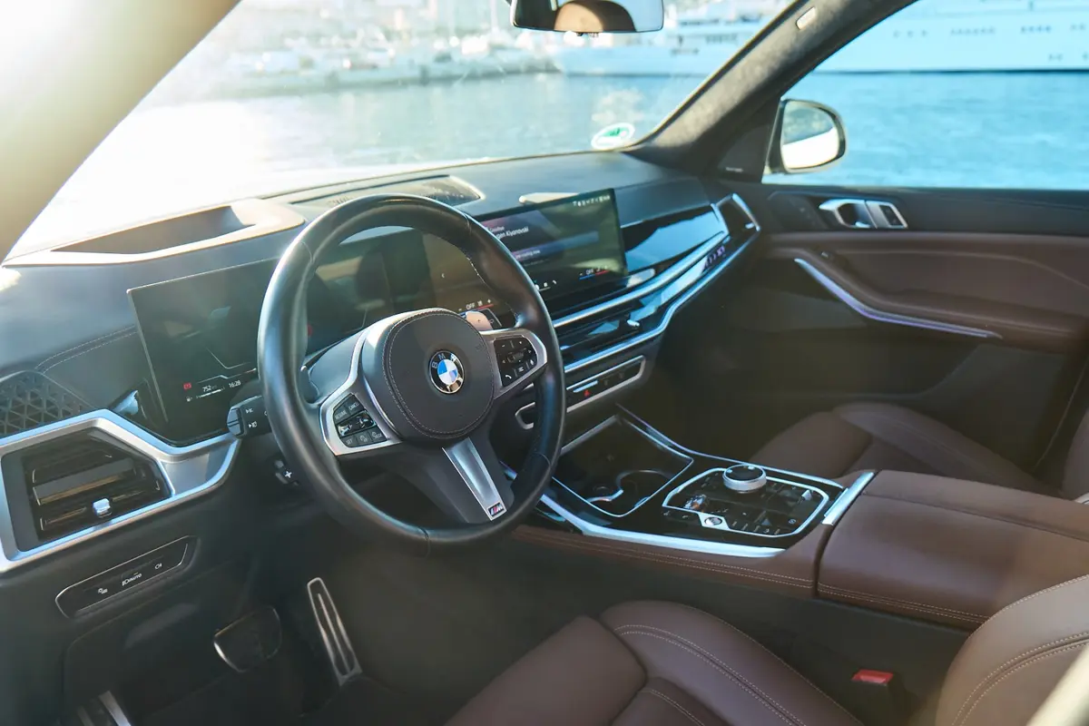 BMW X7 40d M 2024, intérieur — Nice Super Car Rental, Nice