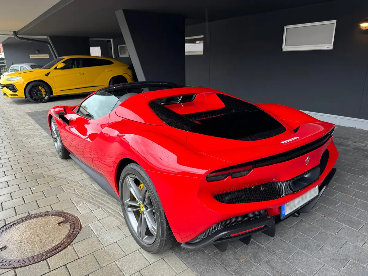 Ferrari 296 GTS Spider 2024, vue avant — Nice Super Car Rental, Nice
