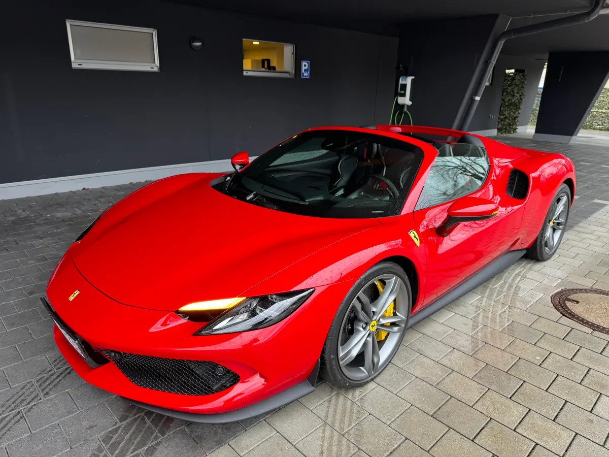 Ferrari 296 GTS Spider 2024, intérieur — Nice Super Car Rental, Nice