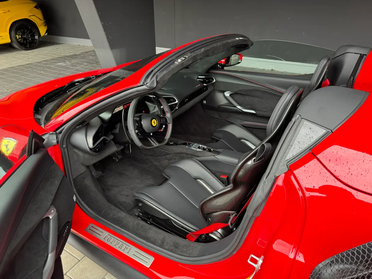 Ferrari 296 GTS Spider 2024, tableau de bord — Nice Super Car Rental, Nice