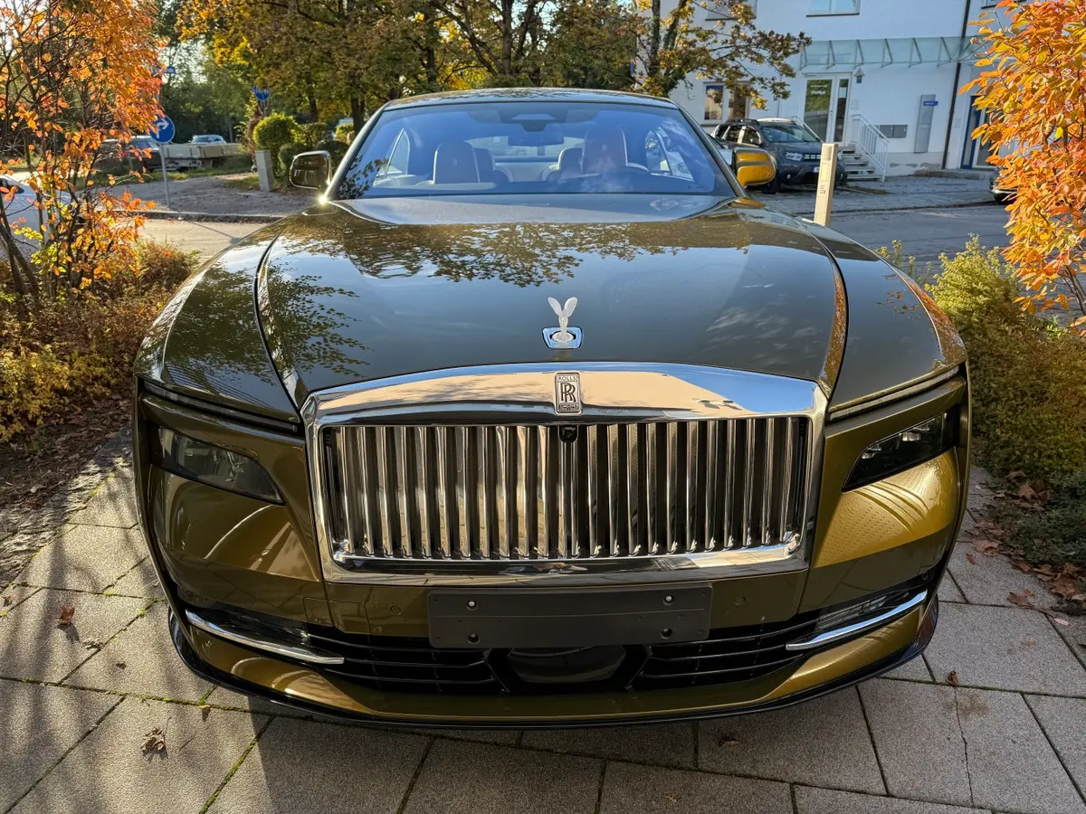Rolls-Royce Spectre 2024, vue avant — Nice Super Car Rental, Nice
