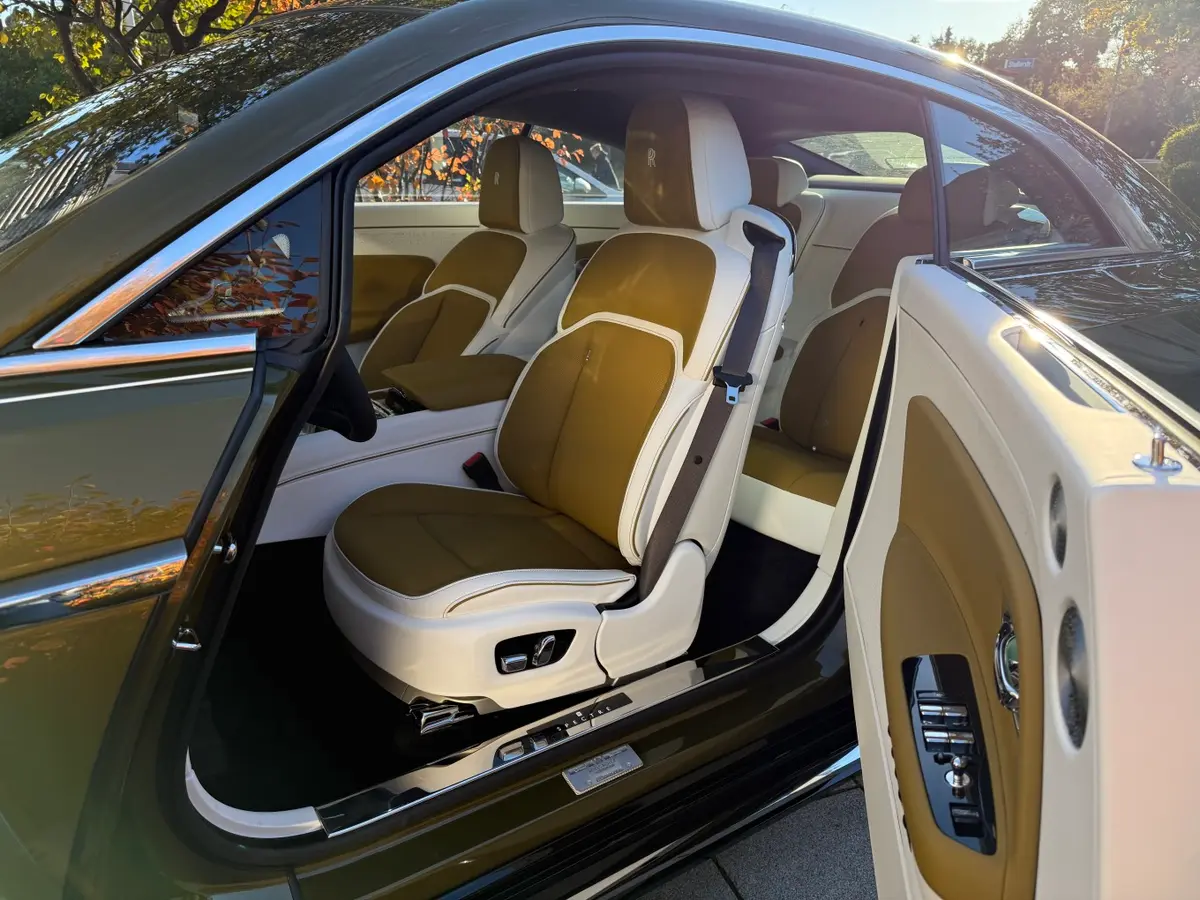 Rolls-Royce Spectre 2024, vue arrière — Nice Super Car Rental, Nice